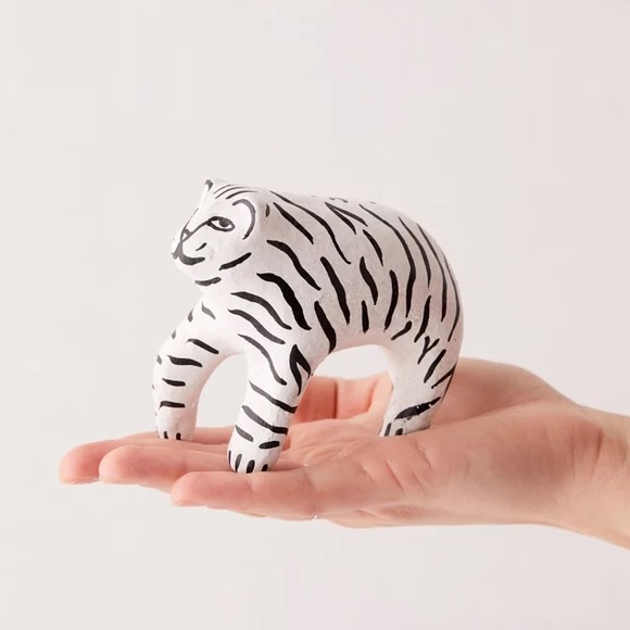 Urban Outfitters Home Tiger Papier-Mache Figurine Paper Mache Figure Decor